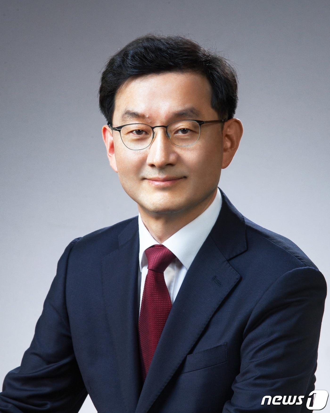 본문 이미지 - 문재인 대통령이 16일 국무조정실 국무2차장에 윤창렬 사회수석비서관을 내정했다. (청와대 제공) 2021.4.16/뉴스1