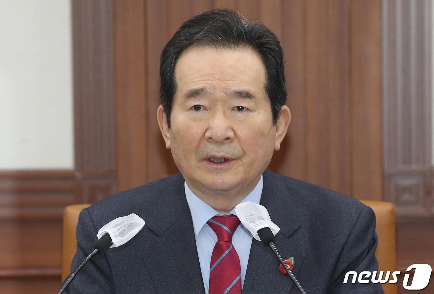 본문 이미지 - 정세균 국무총리가 2일 오전 서울 종로구 정부서울청사에서 열린 신종 코로나바이러스 감염증(코로나19) 백신·치료제 상황점검회의에서 모두발언을 하고 있다. 2021.4.2/뉴스1 ⓒ News1 임세영 기자