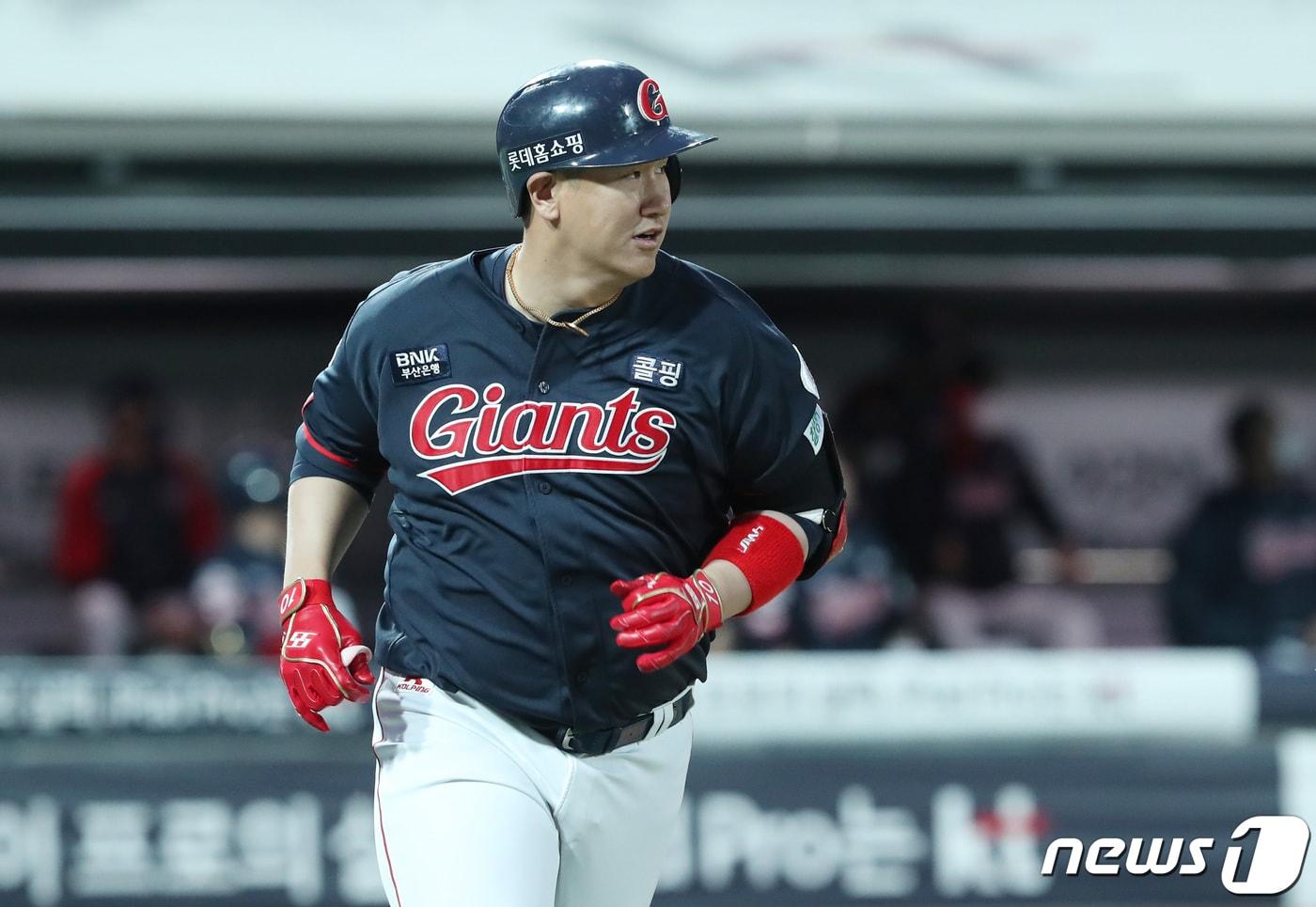 이대호는 롯데 자이언츠를 우승으로 이끌고 은퇴할까. 2021.4.23/뉴스1 ⓒ News1 김영운 기자