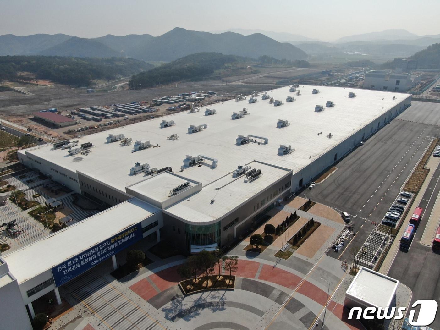 본문 이미지 - 국내 첫 노사상생형 일자리 모델인 광주글로벌모터스&#40;GGM&#41; 공장 전경. &#40;자료사진&#41; ⓒ News1