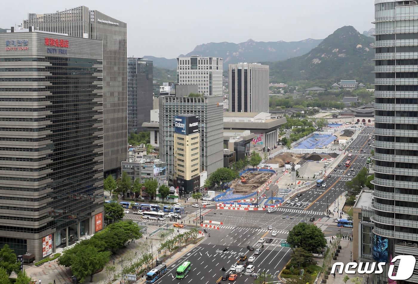 본문 이미지 - 한국프레스센터에서 바라본 광화문광장 모습. 2021.4.27/뉴스1 ⓒ News1 박정호 기자