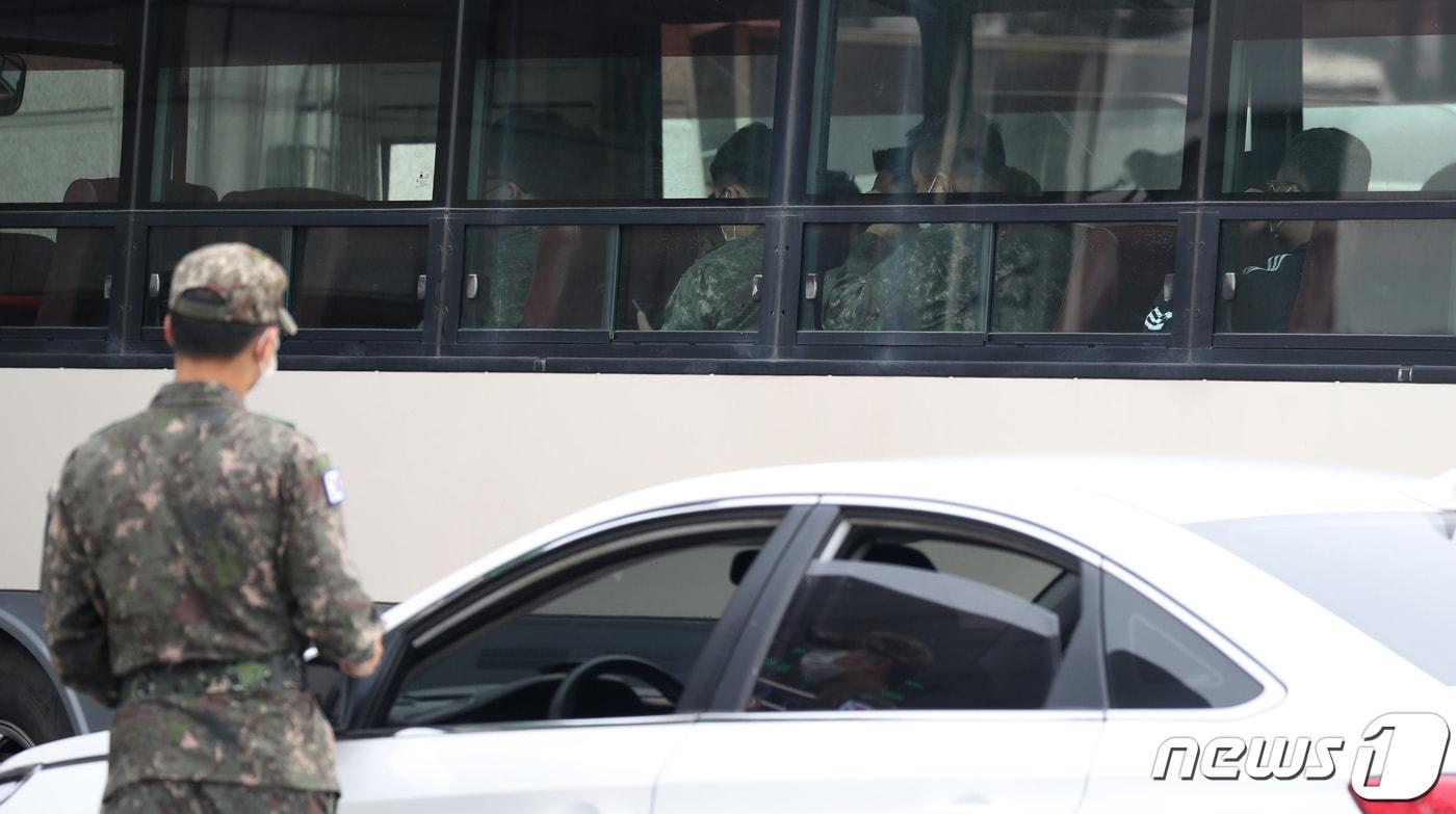 경기도 성남시 분당구 국군수도병원으로 군 장병들이 탑승한 차량들이 들어가고 있다. &#40;사진은 기사 내용과 무관함&#41; / 뉴스1 ⓒ News1 