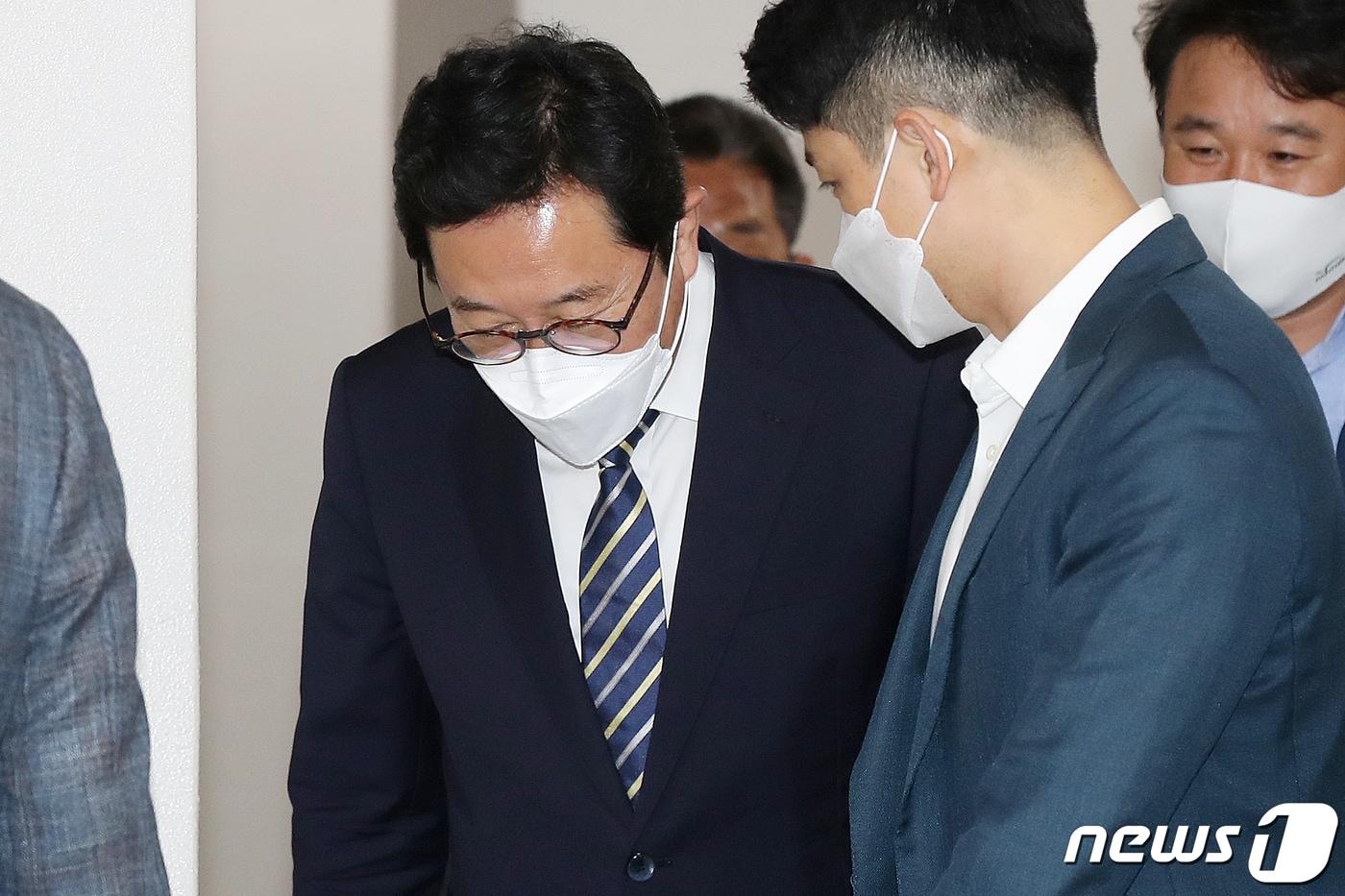 공직선거법 위반 혐의로 재판에 넘겨져 1심에서 당선무효형을 선고받은 김한정 더불어민주당 의원(경기 남양주을)이 28일 서울 서초구 서울고등법원에서 열린 2심 선고 공판에 출석하고 있다.  ⓒ News1 민경석 기자