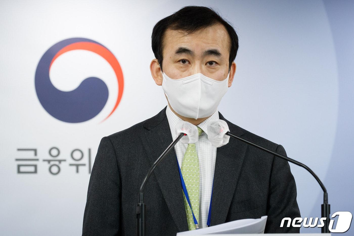 이세훈 금융위 금융정책국장이 29일 서울 종로구 정부서울청사에서 가계부채 관리방안을 발표하고 있다. ⓒ 뉴스1