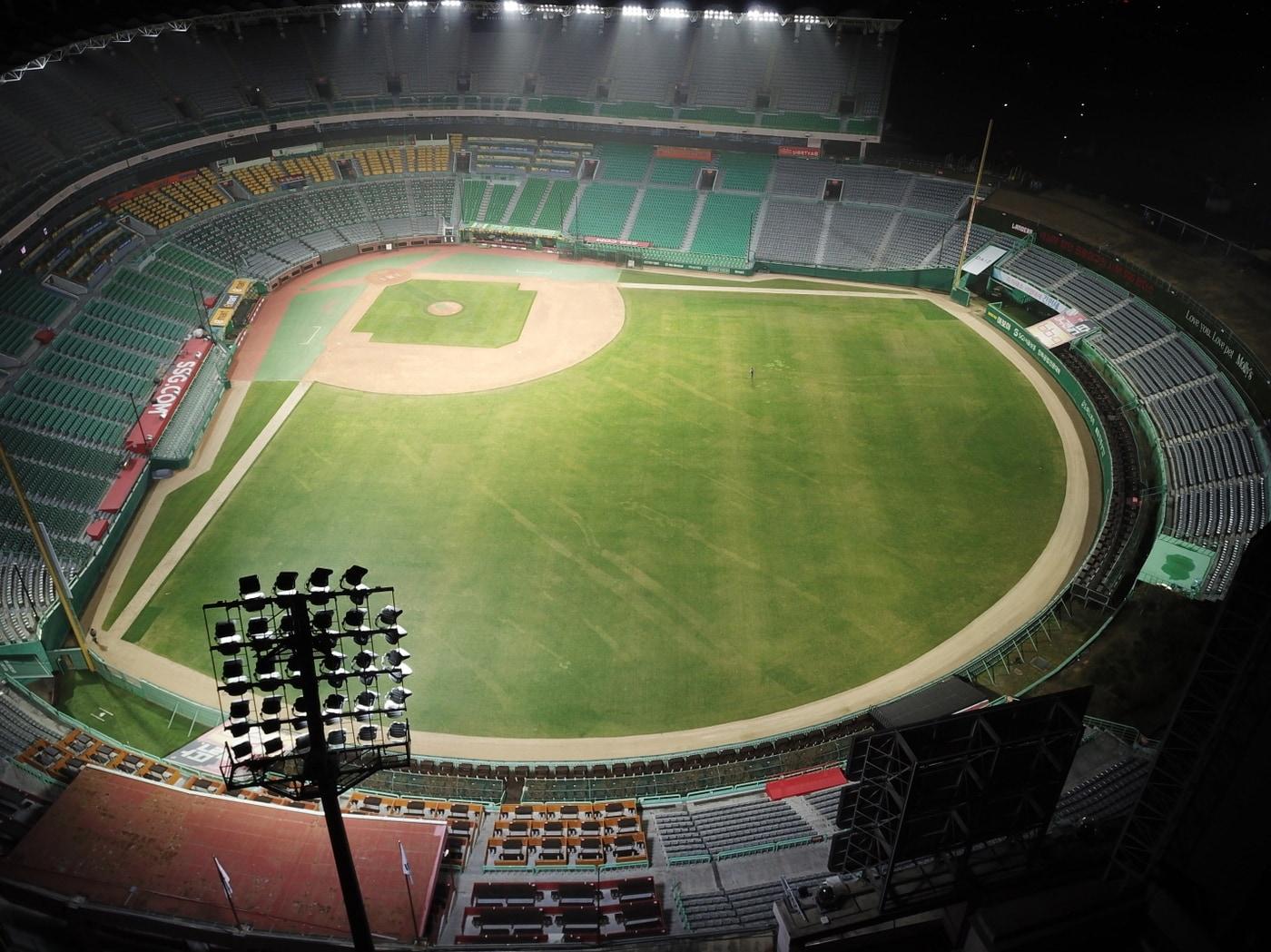 본문 이미지 - 인천 SSG 랜더스필드 야간 전경. SSG 랜더스 제공ⓒ 뉴스1