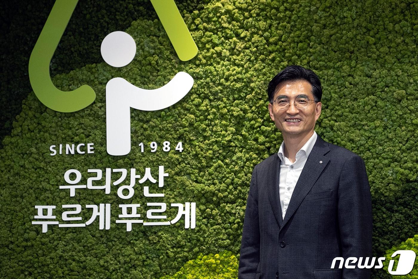 본문 이미지 - 9일 오전 서울 송파구 유한킴벌리에서 진재승 유한킴벌리 대표이사가 뉴스1과 인터뷰하고 있다. 2021.4.9/뉴스1 ⓒ News1 이승배 기자