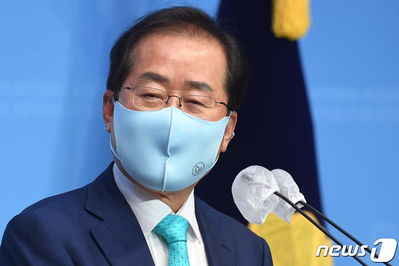 본문 이미지 - 홍준표 무소속 의원이 10일 오전 서울 여의도 국회 소통관에서 기자회견을 열고 국민의힘에 복당할 것을 밝히고 있다.  2021.5.10/뉴스1 ⓒ News1 이동해 기자