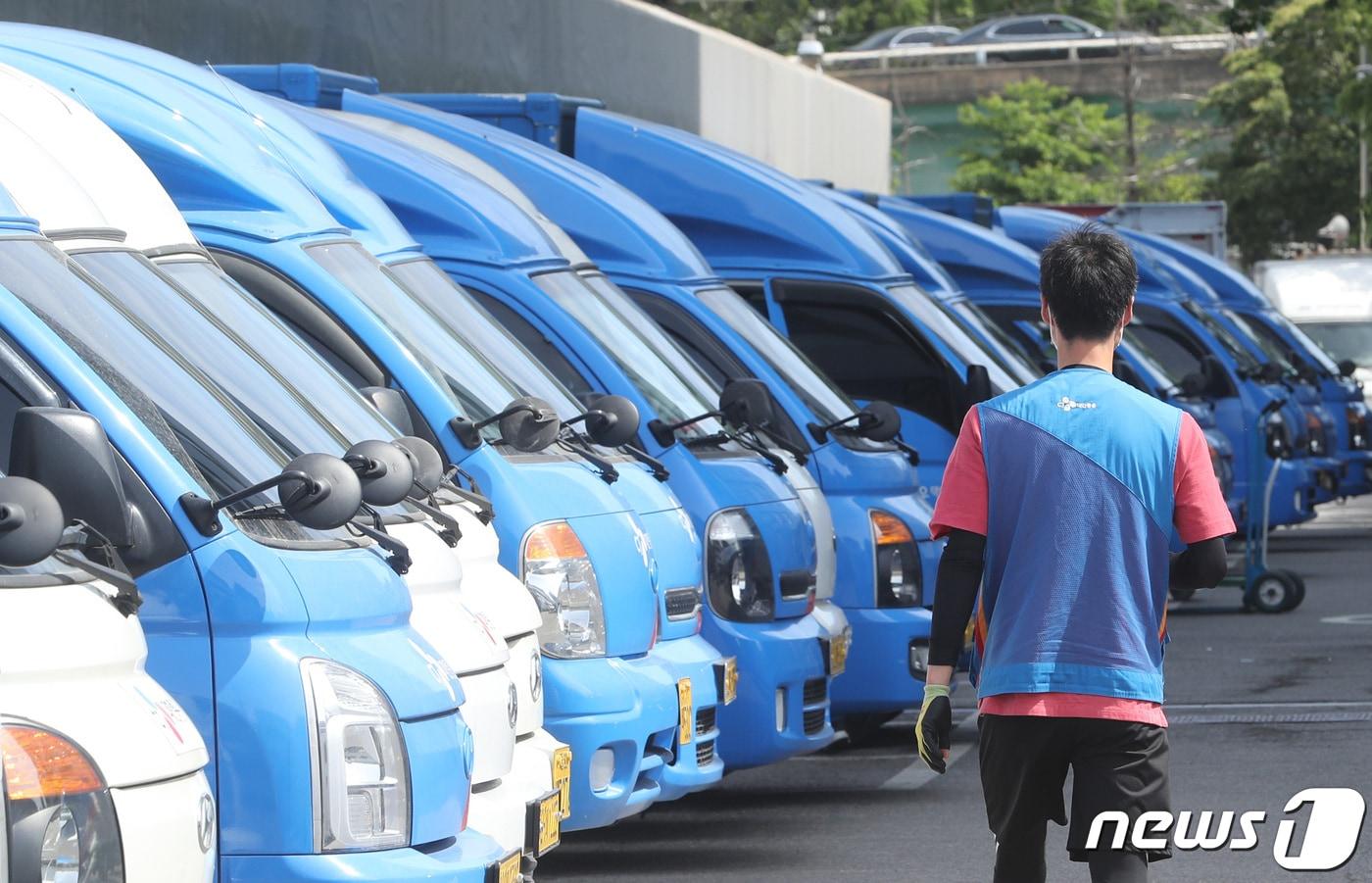 국토교통부는 택바사업자 인증제를 등록제로 제도화하는 내용의 생활불류서비스법 하위법령을 입법예고한다고 20일 밝혔다. 2021.5.20/뉴스1 ⓒ News1 이성철 기자