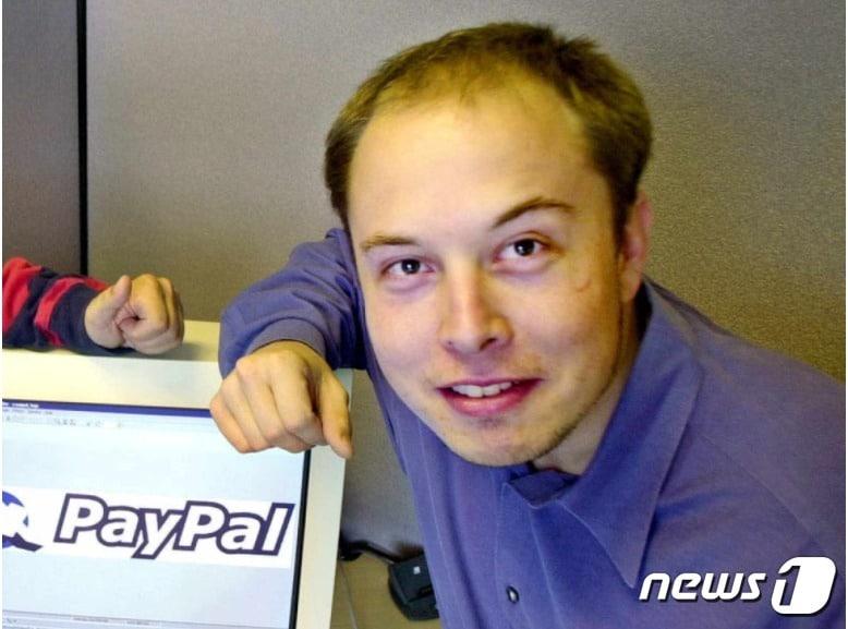 본문 이미지 - 페이팔 CEO 시절의 일론 머스크 - 비즈니스 인사이더 갈무리