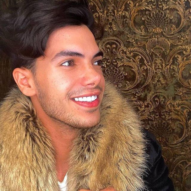 본문 이미지 - 친척들에게 살해당한 알리레자 파젤리 몬파레드. (트위터 갈무리) ⓒ 뉴스1