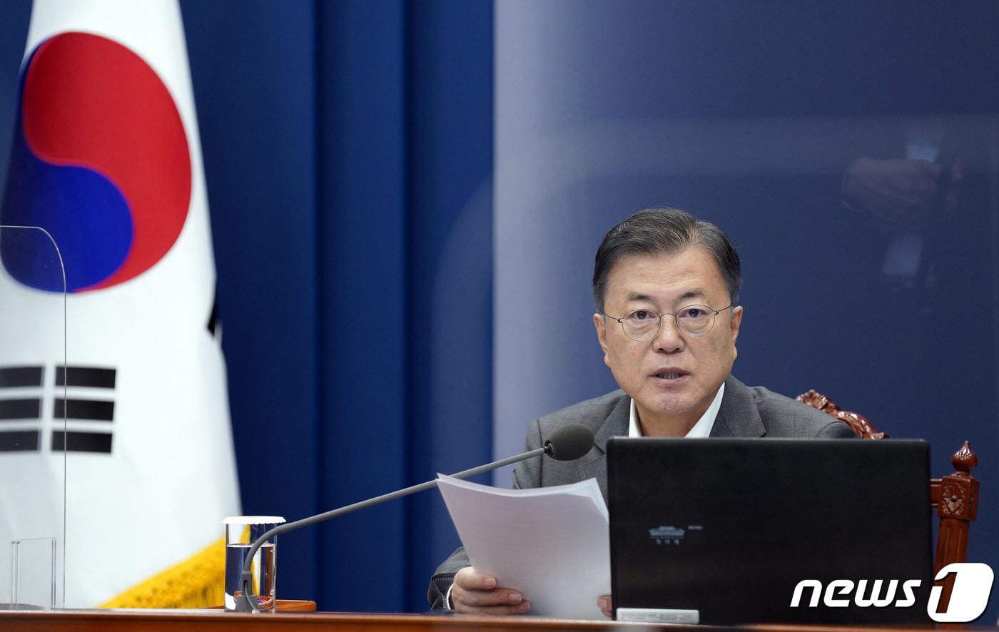 본문 이미지 - 문재인 대통령이 17일 오후 청와대에서 열린 수석·보좌관회의에서 발언하고 있다. 2021.5.17/뉴스1 ⓒ News1 이광호 기자