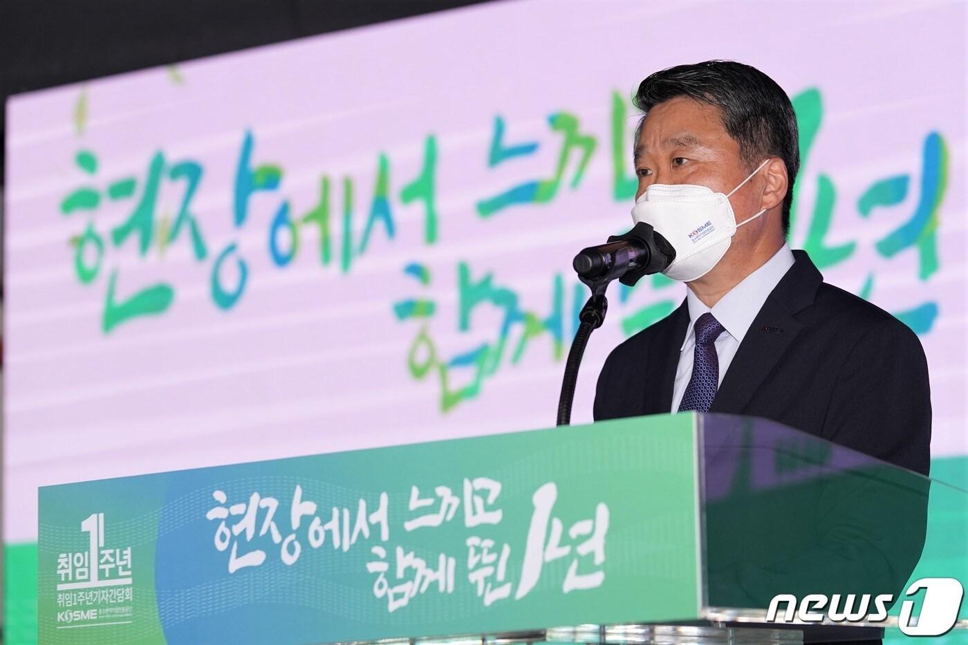 본문 이미지 - 김학도 중소벤처기업진흥공단 이사장이 20일 오전 서울 양천 서울창업사관학교에서 취임 1주년 기자간담회를 갖고 있다. ⓒ 뉴스1