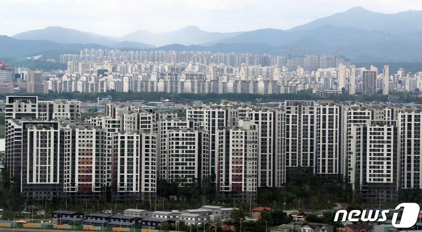 본문 이미지 - 경기 김포의 아파트 단지. 2021.5.21/뉴스1 ⓒ News1 이동해 기자