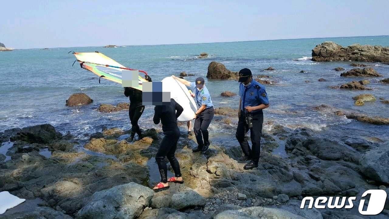 본문 이미지 - 구조현장.(부산해양경찰서 제공)ⓒ 뉴스1