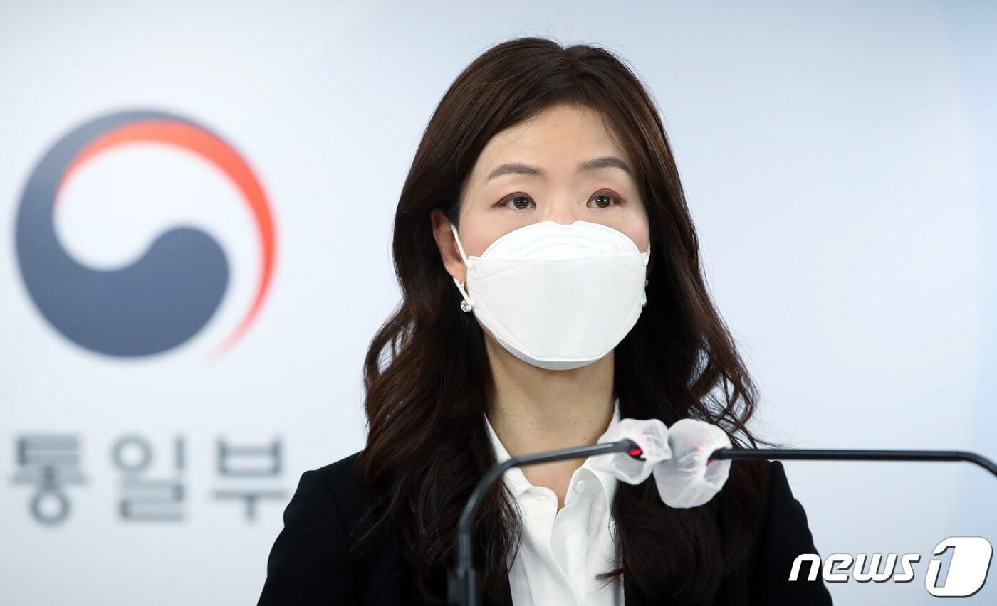 본문 이미지 - 이종주 통일부 대변인이 24일 오전 서울 종로구 정부서울청사에서 정례브리핑을 하고 있다. 2021.5.24/뉴스1 ⓒ News1 박정호 기자