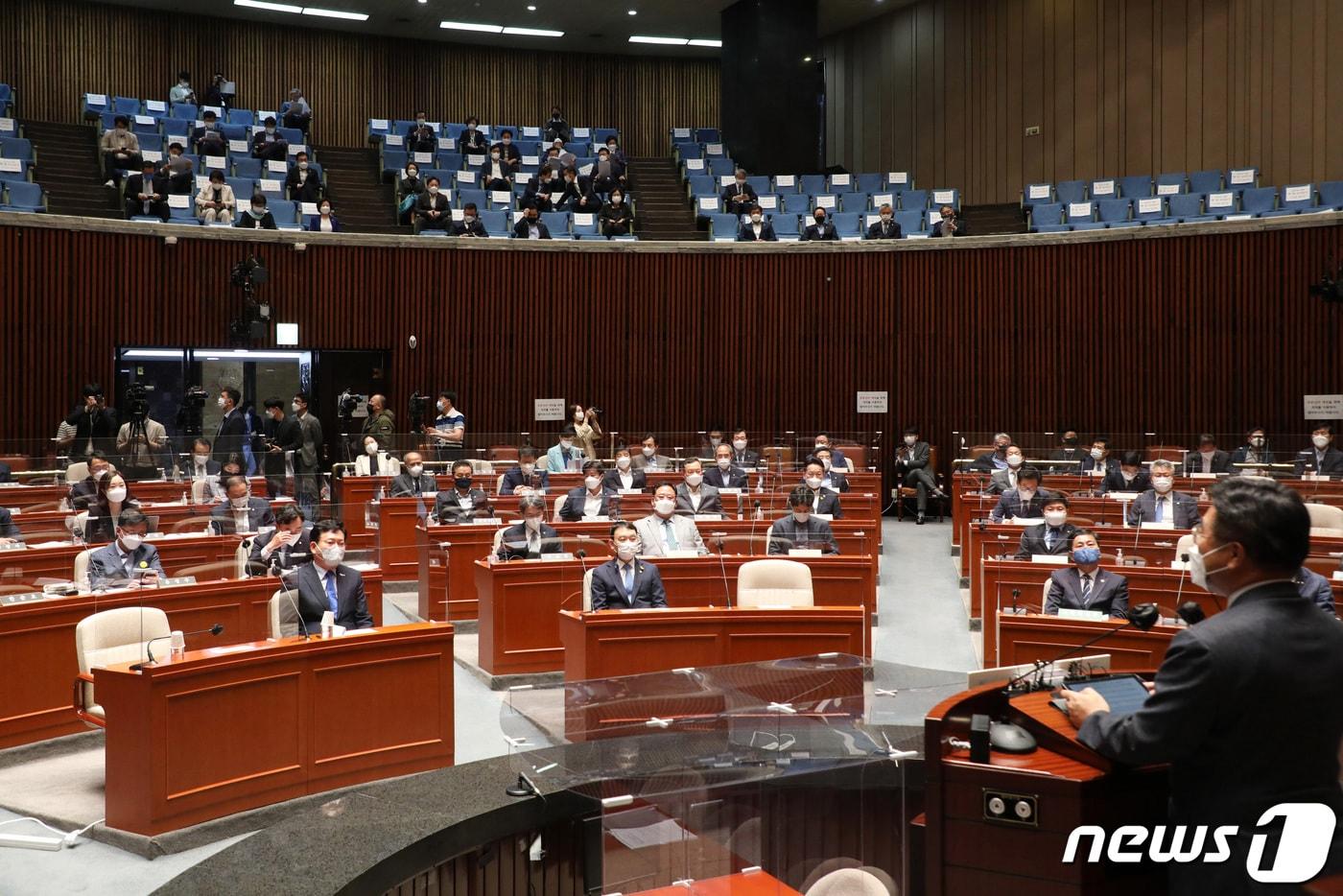윤호중 더불어민주당 원내대표가 25일 오전 서울 여의도 국회에서 열린 의원총회에서 발언하고 있다. 2021.5.25/뉴스1 ⓒ News1 구윤성 기자