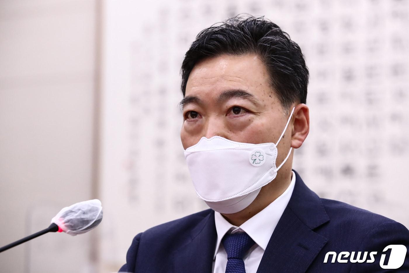 본문 이미지 - 김오수 검찰총장 후보자가 26일 국회 법제사법위원회에서 열린 인사청문회에서 의원들의 질문에 답변하고 있다. 2021.5.26/뉴스1 ⓒ News1 이동해 기자