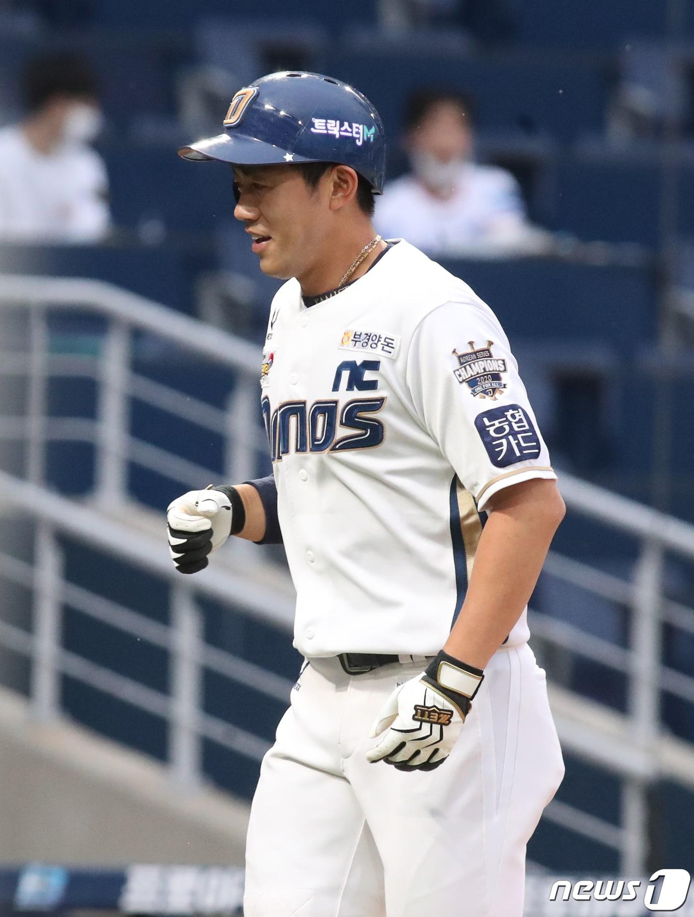 본문 이미지 - 한화 유니폼을 입게 된 이명기. /뉴스1 DB ⓒ News1 여주연 기자