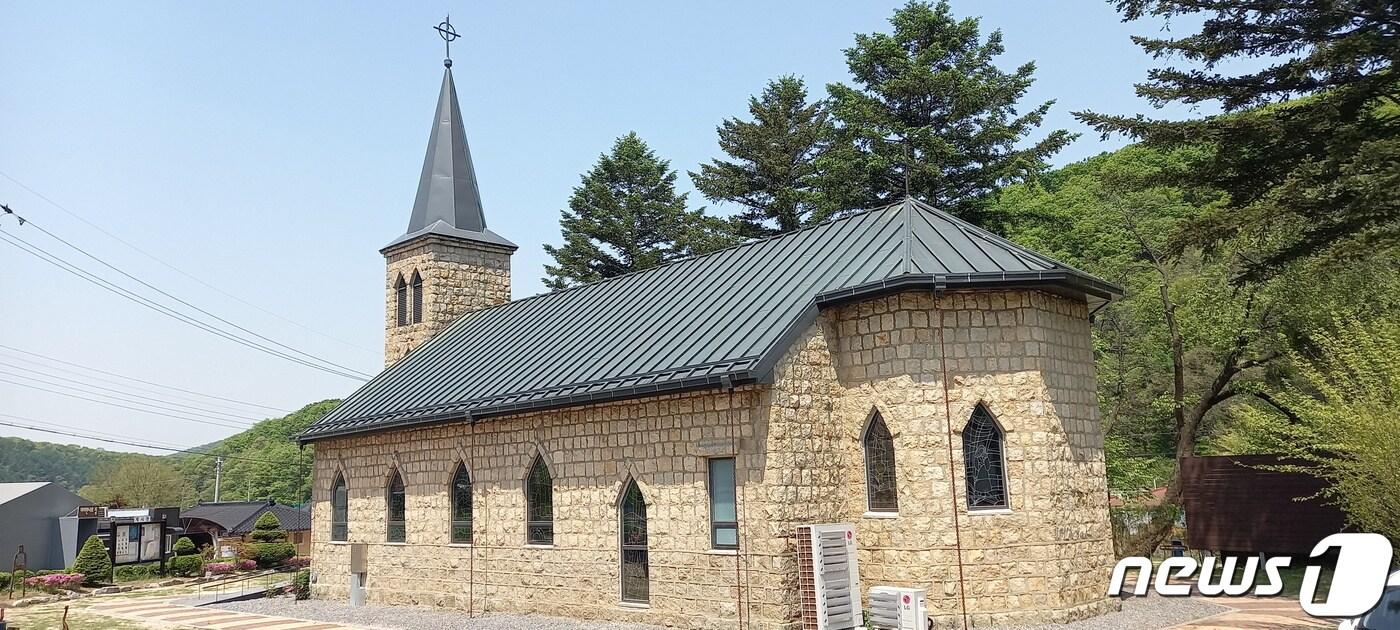 경기도가 27일 파주 갈곡리 성당(사진) 등 12건을 ‘경기도 등록문화재’로 등록 예고했다.(경기도 제공)ⓒ 뉴스1