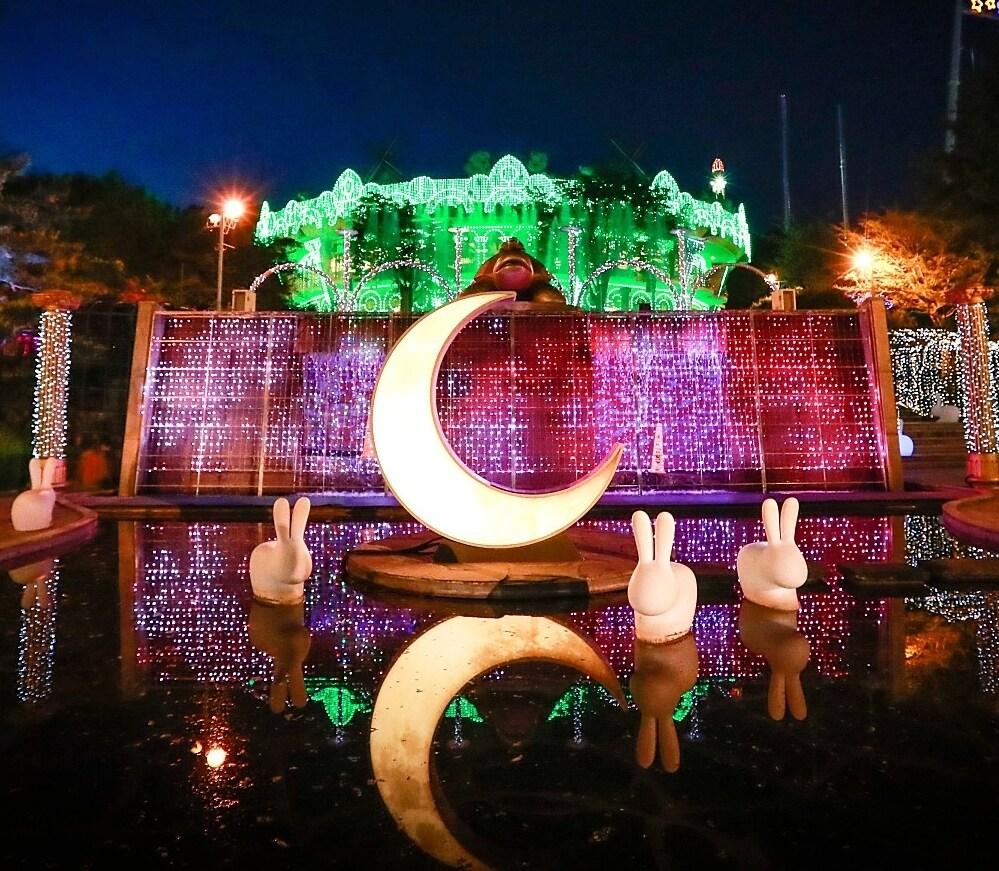 본문 이미지 - 초승달 포토존. 서울랜드 제공