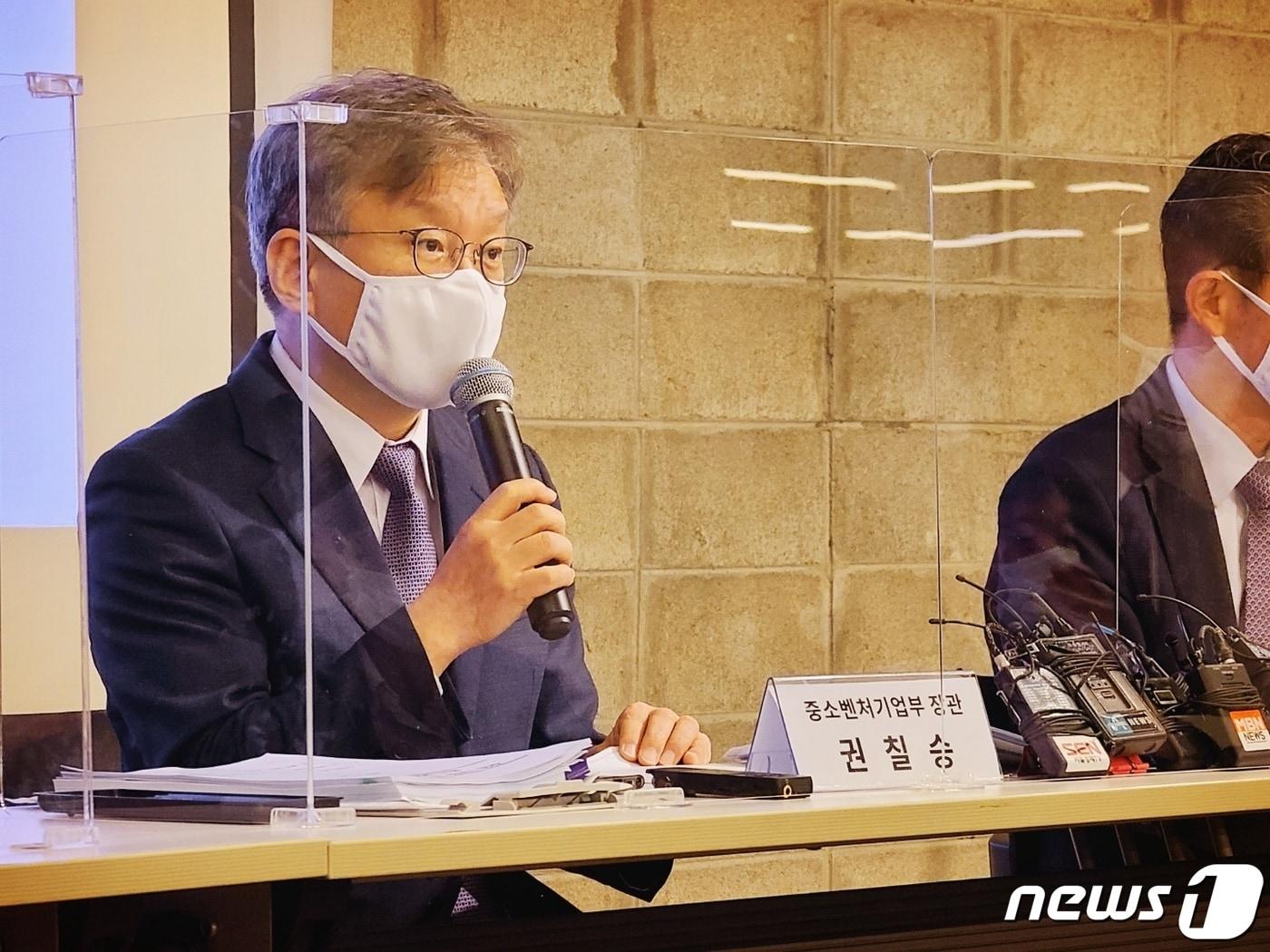 본문 이미지 - 권칠승 중소벤처기업부 장관이 27일 오전 서울 강남 마루180에서 열린 '취임 100일 기자간담회'에서 발언을 하고 있다. ⓒ 뉴스1 조현기 기자