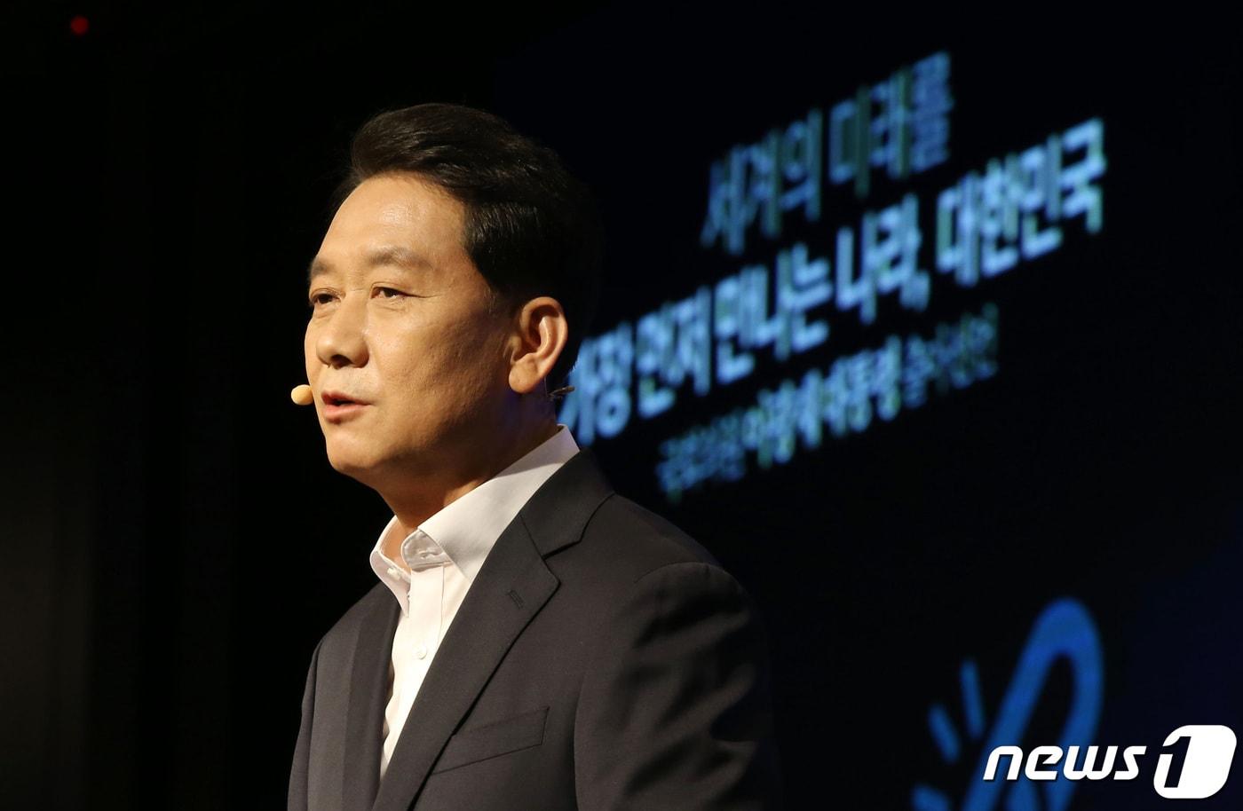 이광재 더불어민주당 의원이 27일 오전 서울 여의도 중소기업중앙회 KBIZ홀에서 대통령 출마선언 비전발표를 하고 있다. 2021.5.27/뉴스1 ⓒ News1 구윤성 기자