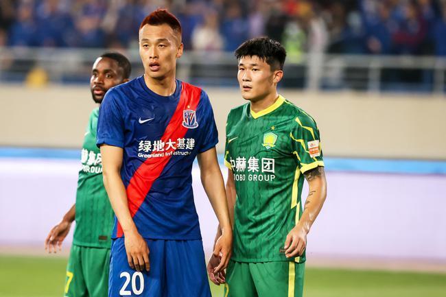 본문 이미지 - 김신욱(왼쪽)과 김민재(오른쪽)(시나스포츠 제공)ⓒ 뉴스1