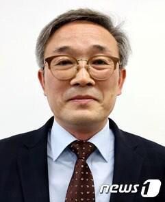 본문 이미지 - 문재인 대통령이 28일 대통령비서실 시민사회수석비서관에 방정균 상지대 사회협력부총장을 내정했다.(청와대 제공)2021.5.28/뉴스1