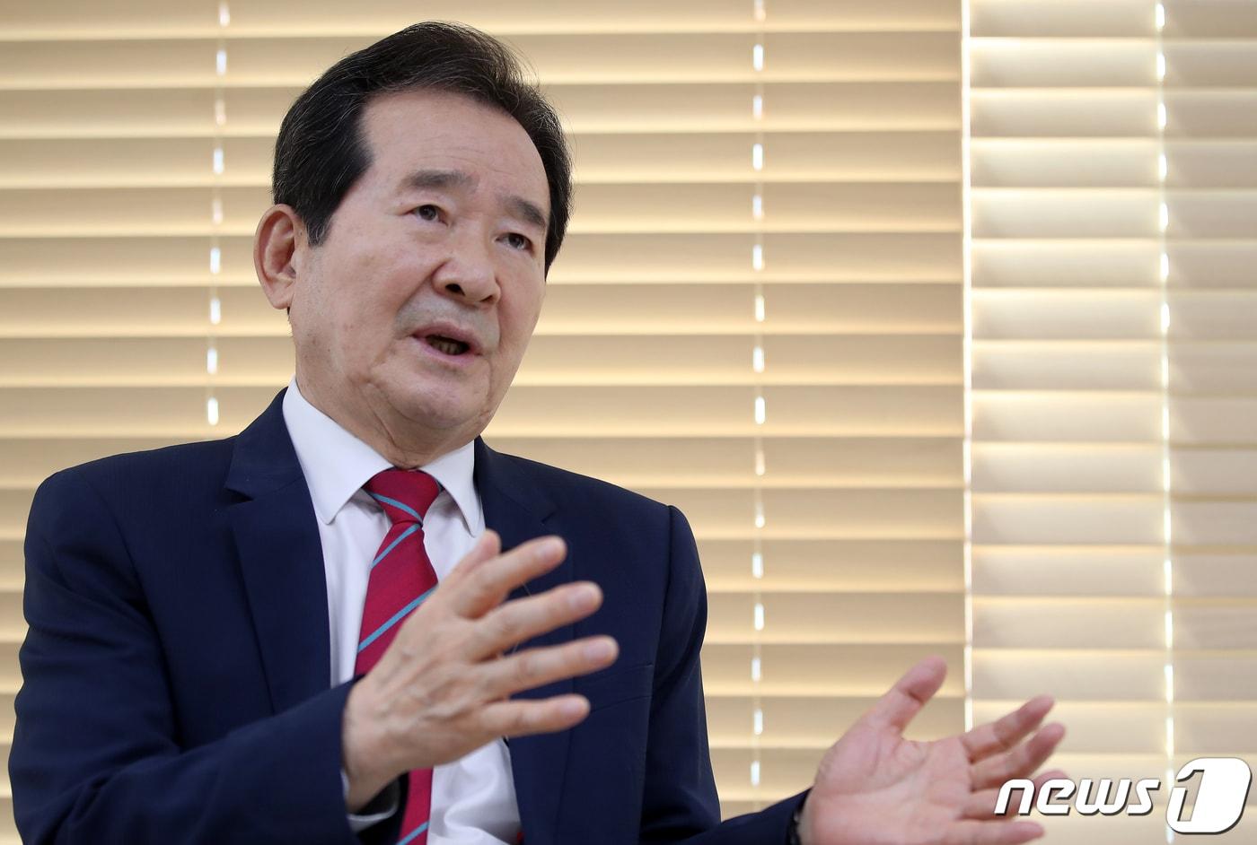 본문 이미지 - 정세균 전 국무총리가 3일 서울 종로구 사무실에서 뉴스1과 인터뷰를 하고 있다. 2021.5.3/뉴스1 ⓒ News1 오대일 기자