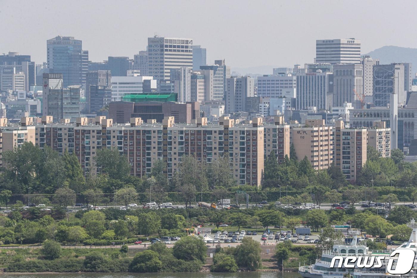 본문 이미지 - 서울 용산구에서 바라본 압구정동 현대아파트 단지일대 모습. 20215.3/뉴스1 ⓒ News1 성동훈 기자