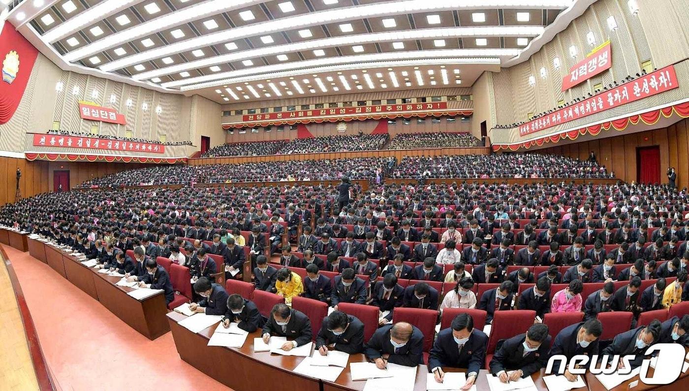 본문 이미지 - (평양 노동신문=뉴스1) = 지난 2021년 개최된 북한 조선직업총동맹 제8차대회의 모습. [국내에서만 사용가능. 재배포 금지. DB 금지. For Use Only in the Republic of Korea. Redistribution Prohibited] rodongphoto@news1.kr