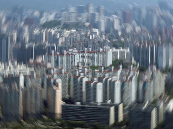 본문 이미지 -  서울 도심의 아파트 단지의 모습. 2021.5.30/뉴스1 ⓒ News1 신웅수 기자