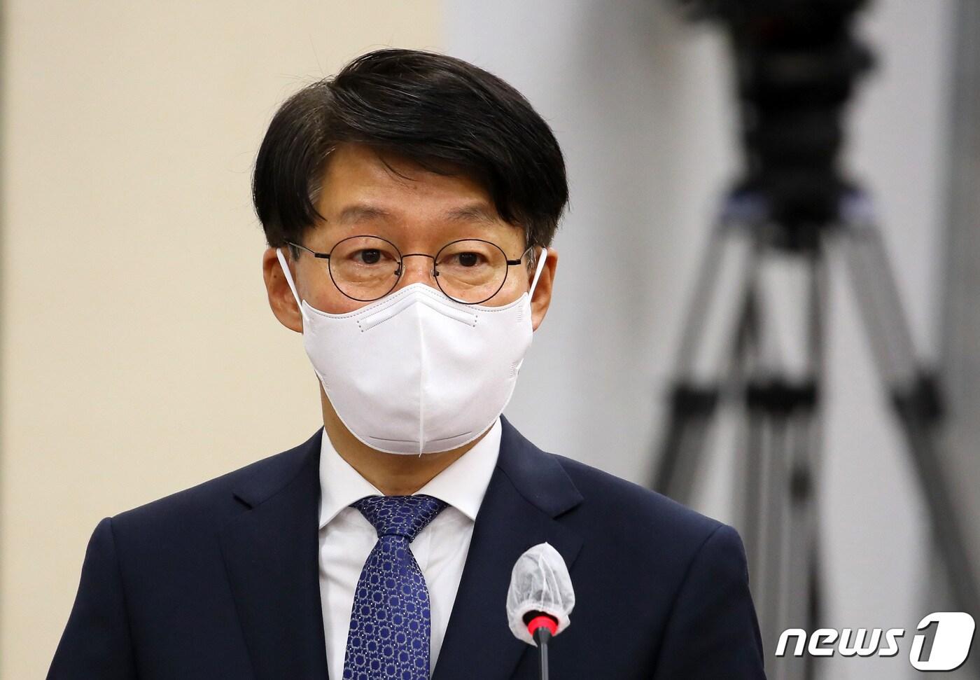본문 이미지 - 안경덕 고용노동부 장관 후보자가 4일 국회 환경노동위원회에서 열린 인사청문회에서 발언하고 있다. 2021.5.4/뉴스1