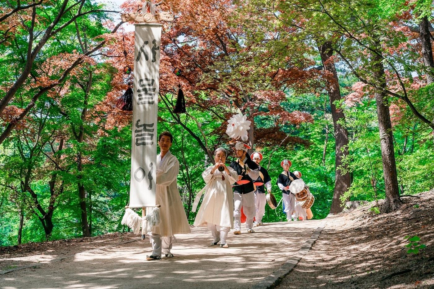 본문 이미지 - 아티스트가사랑한궁. 김덕수와사물놀이. 한국문화재재단 제공