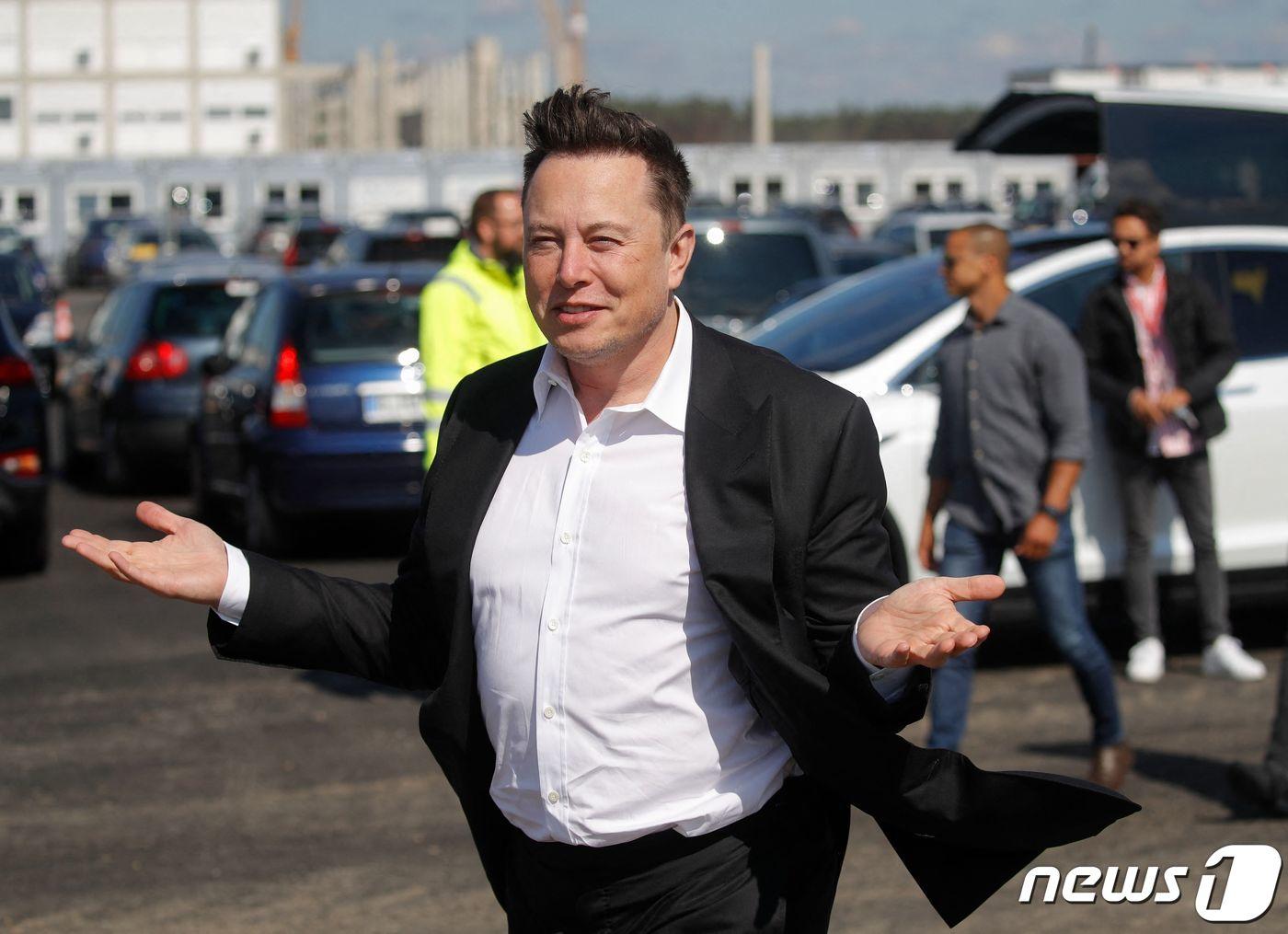 본문 이미지 - 일론 머스크 테슬라 최고경영자(CEO)가 암호화폐 비트코인을 테슬라 차량 구매 결제수단에서 제외하며 암호화폐 가격이 요동치고 있다.  ⓒ AFP=뉴스1