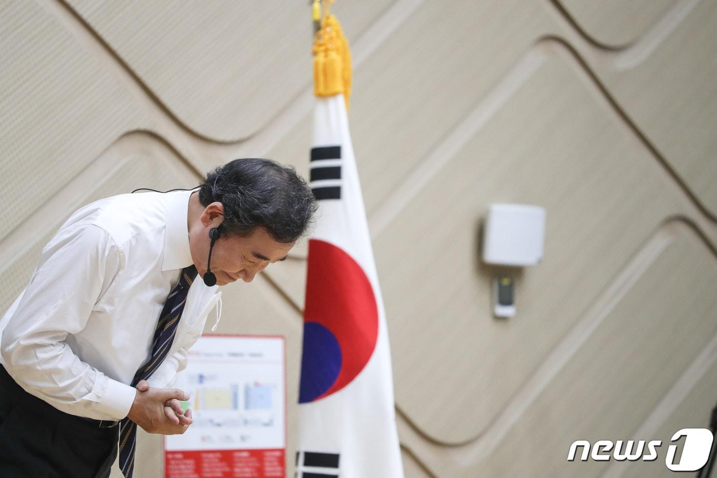 본문 이미지 - 이낙연 전 더불어민주당 대표가 9일 부산에서 열린 '가덕신공항 신복지 부산포럼' 발대식에서 특별 강연을 하고 있다. 2021.05.09 <사진=이낙연 전 대표 측 제공>ⓒ 뉴스1