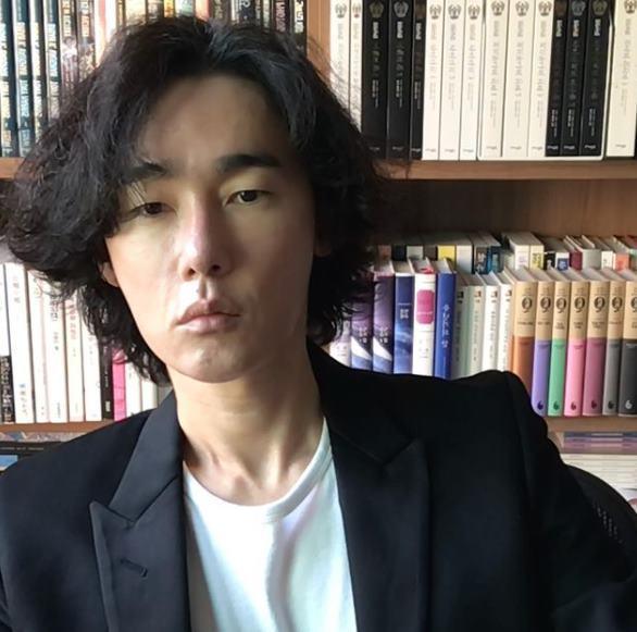본문 이미지 - 방송인 겸 작가 허지웅 인스타그램 갈무리 ⓒ 뉴스1