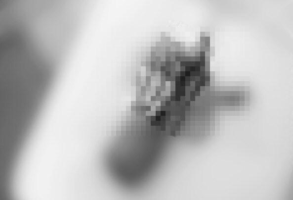 본문 이미지 - A씨가 탐폰에서 발견한 플라스틱 이물질. (온라인 커뮤니티 갈무리) ⓒ 뉴스1