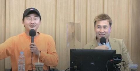 본문 이미지 - 이천수(왼쪽)와 김병지 / 화면캡처=SBS '두시탈출 컬투쇼' ⓒ 뉴스1