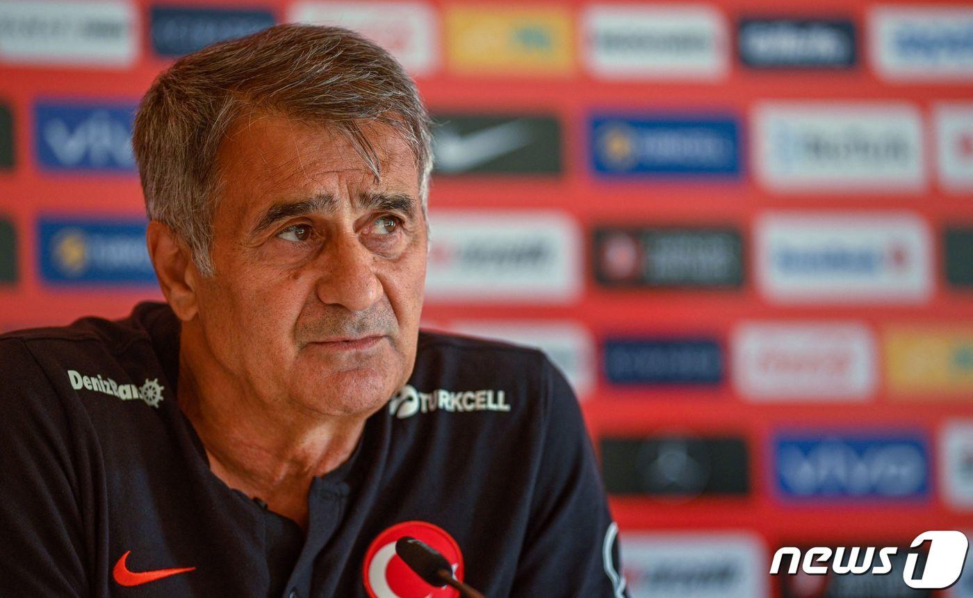 세놀 귀네슈 터키 감독 ⓒ AFP=뉴스1