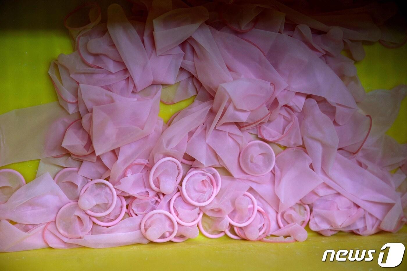 일본 사가미고무공업의 콘돔. ⓒ AFP=뉴스1