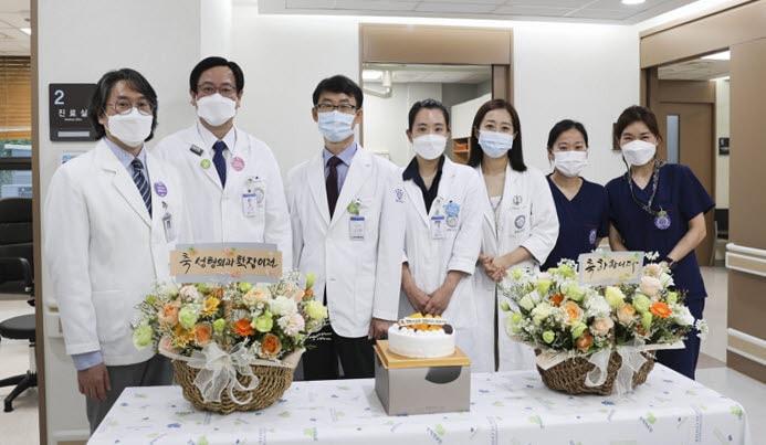 본문 이미지 - 경희대병원 성형외과 의료진 모습(사진제공=경희대병원) ⓒ 뉴스1