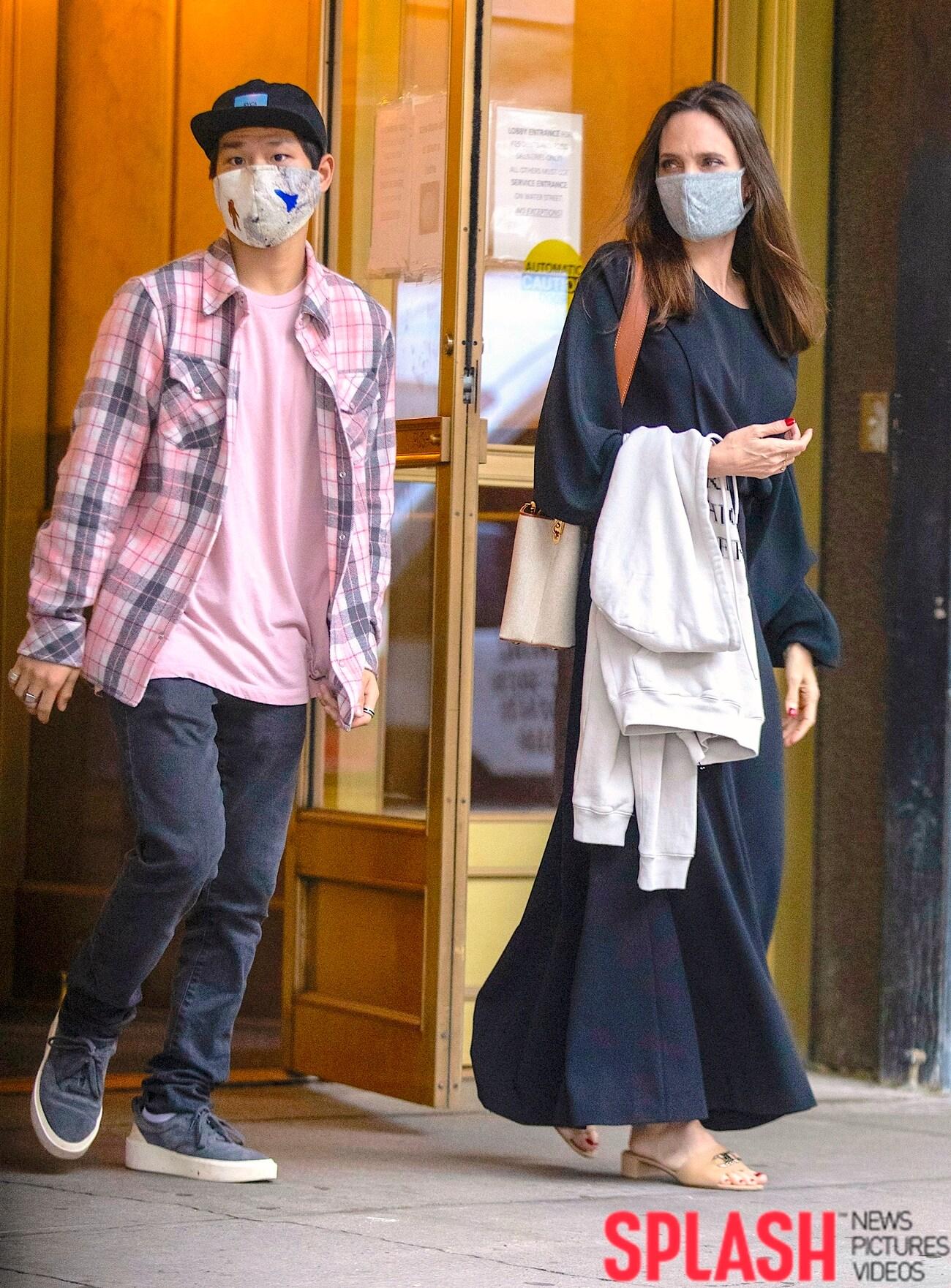 본문 이미지 - 안젤리나 졸리(완쪽) / 사진제공=Splash News ⓒ 뉴스1