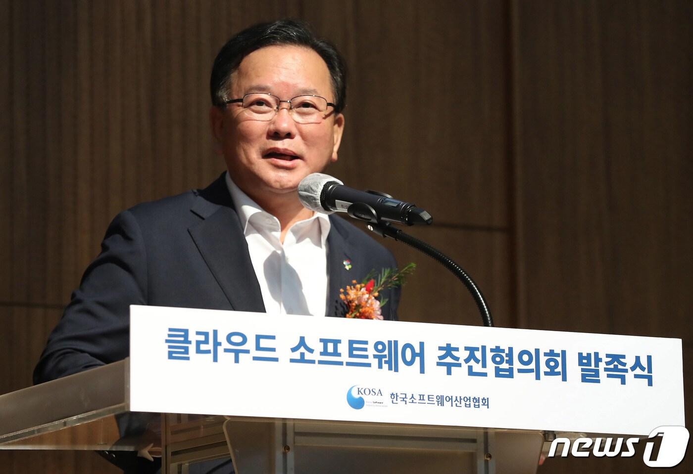 본문 이미지 - 김부겸 국무총리가 17일 오후 경기도 성남시 티맥스소프트에서 열린 클라우드 소프트웨어 추진협의회 발족식에서 인사말을 하고 있다. 2021.6.17/뉴스1 ⓒ News1 박세연 기자