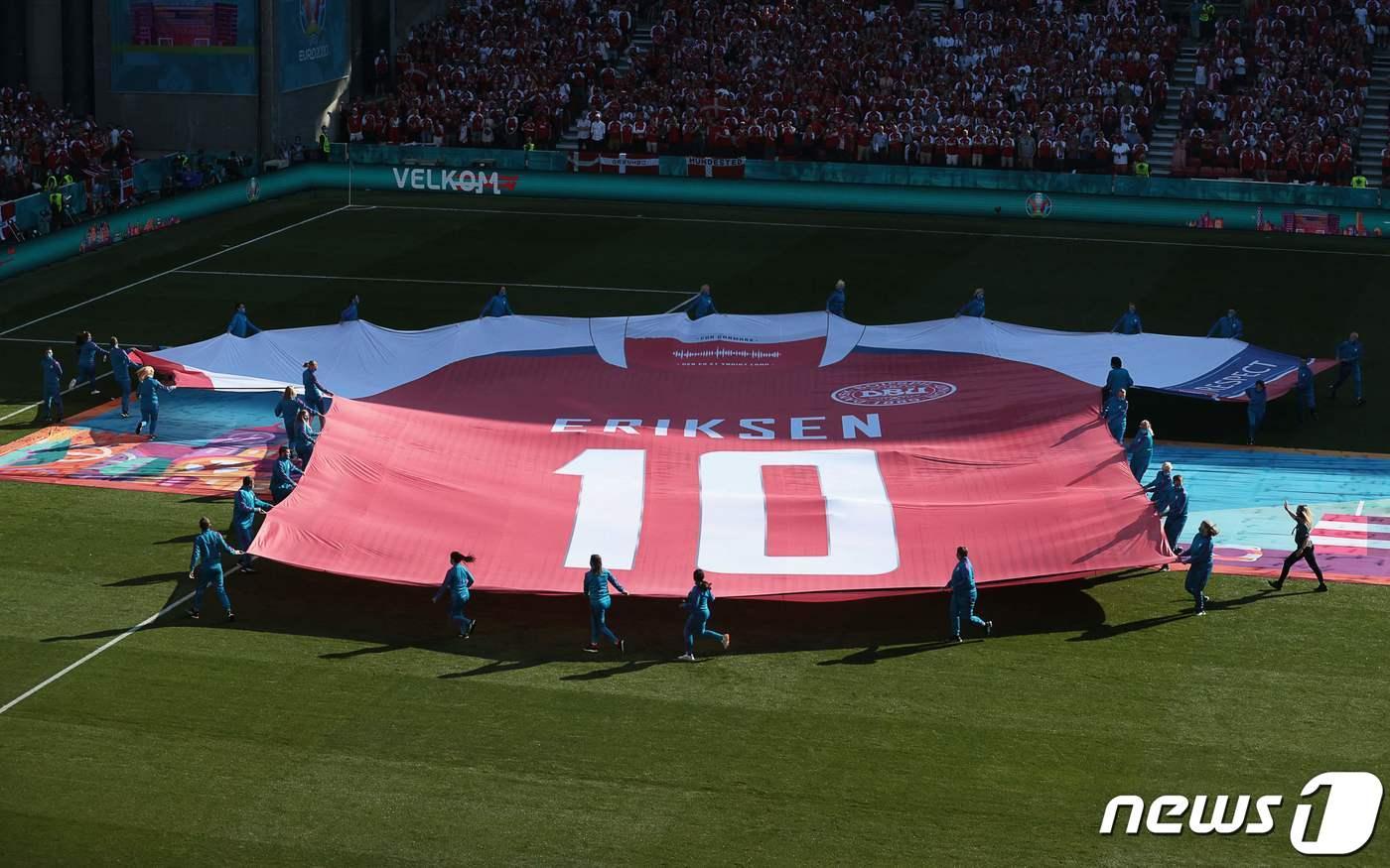 쓰러졌던 에릭센을 위한 퍼포먼스를 했던 덴마크. ⓒ AFP=뉴스1