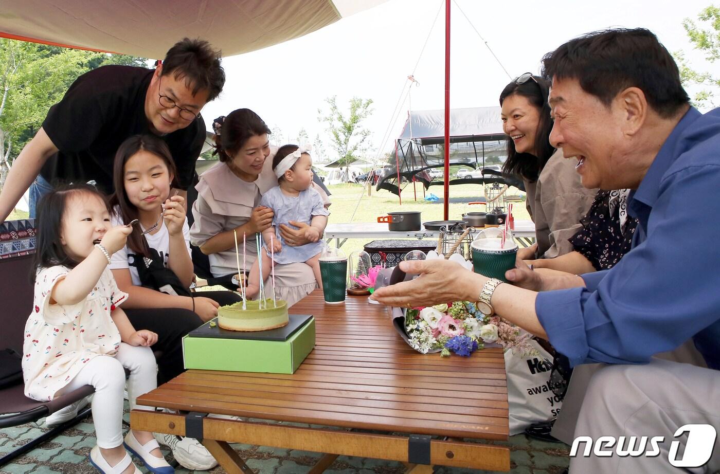 본문 이미지 - 칠곡보오토캠핑장 이용 고객 모습(칠곡군 제공) 2021.6.20/ⓒ 뉴스1