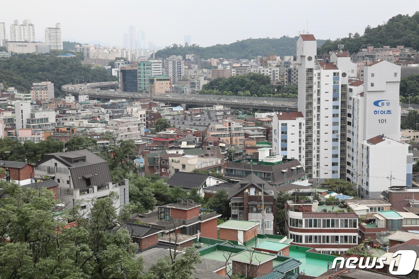 본문 이미지 - 서울 서대문구 홍제동 고은산 서측 지역 일대. 2021.6.23/뉴스1 ⓒ News1 임세영 기자