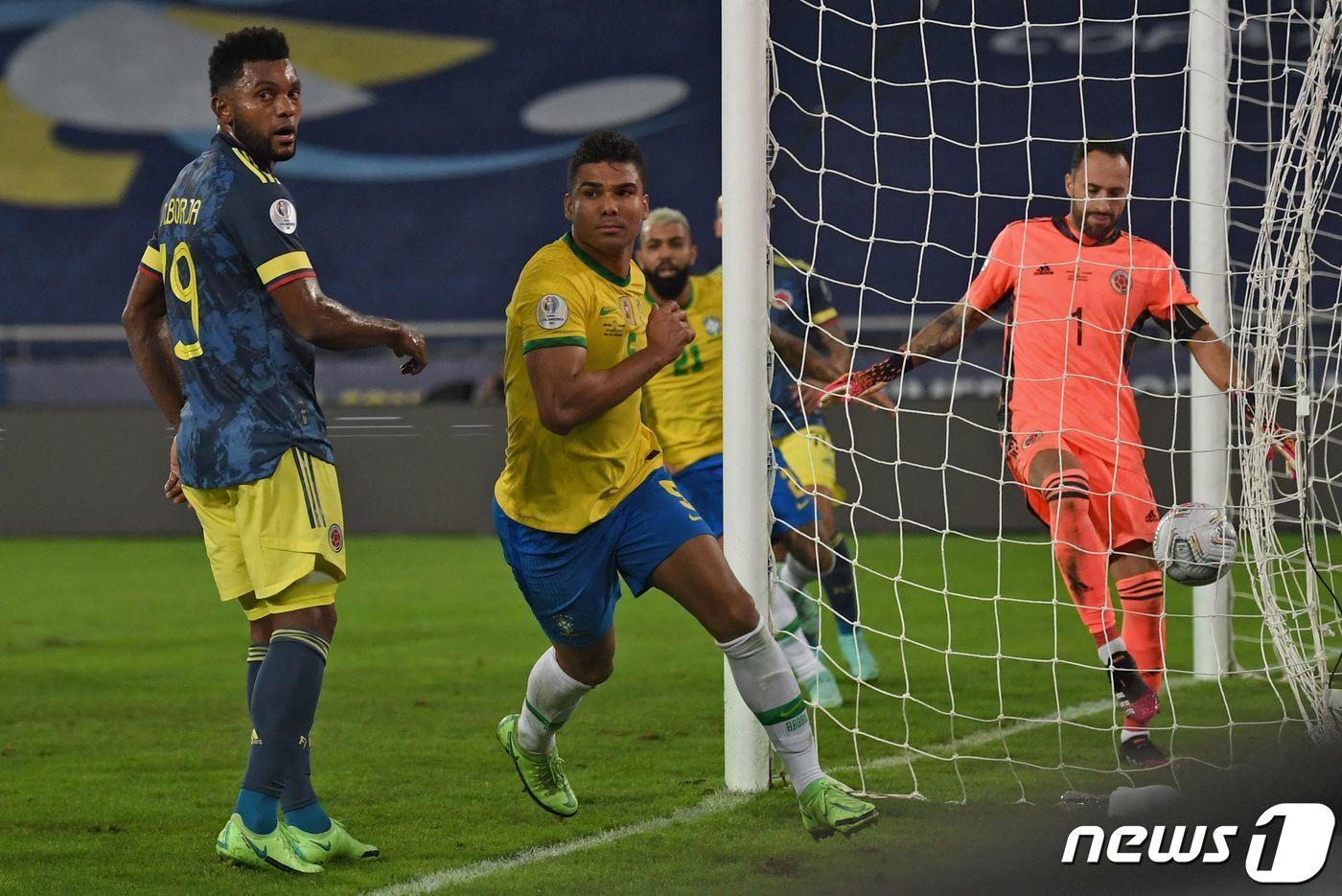 브라질의 극적인 결승골을 기록한 카세미루. ⓒ AFP=뉴스1