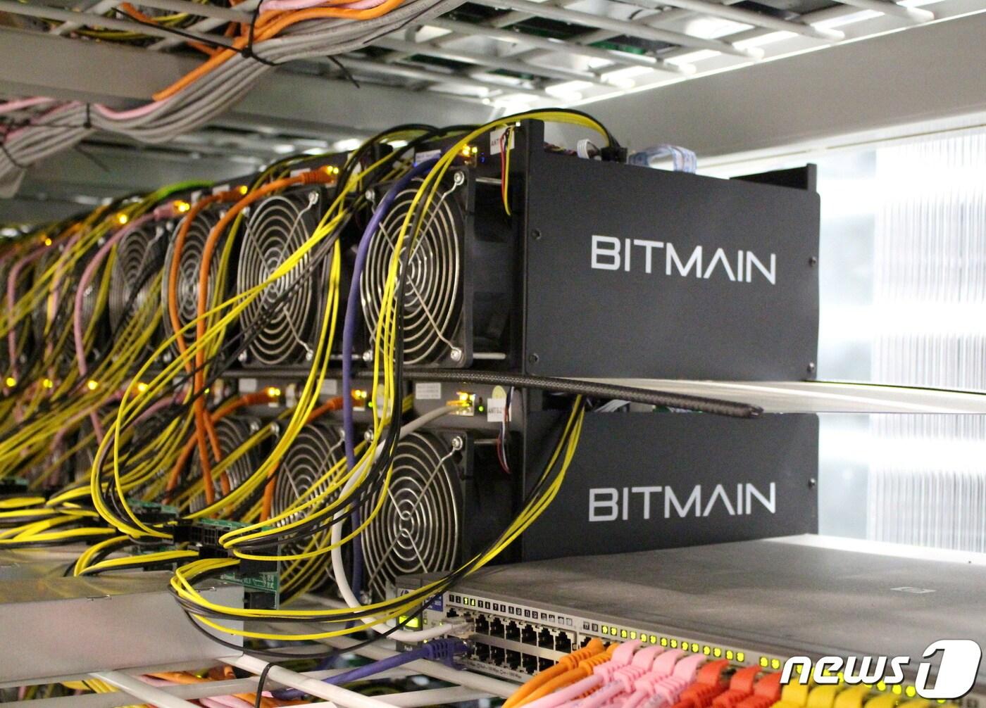본문 이미지 - 암호화폐 채굴장비 비트메인 ⓒ 로이터=뉴스1