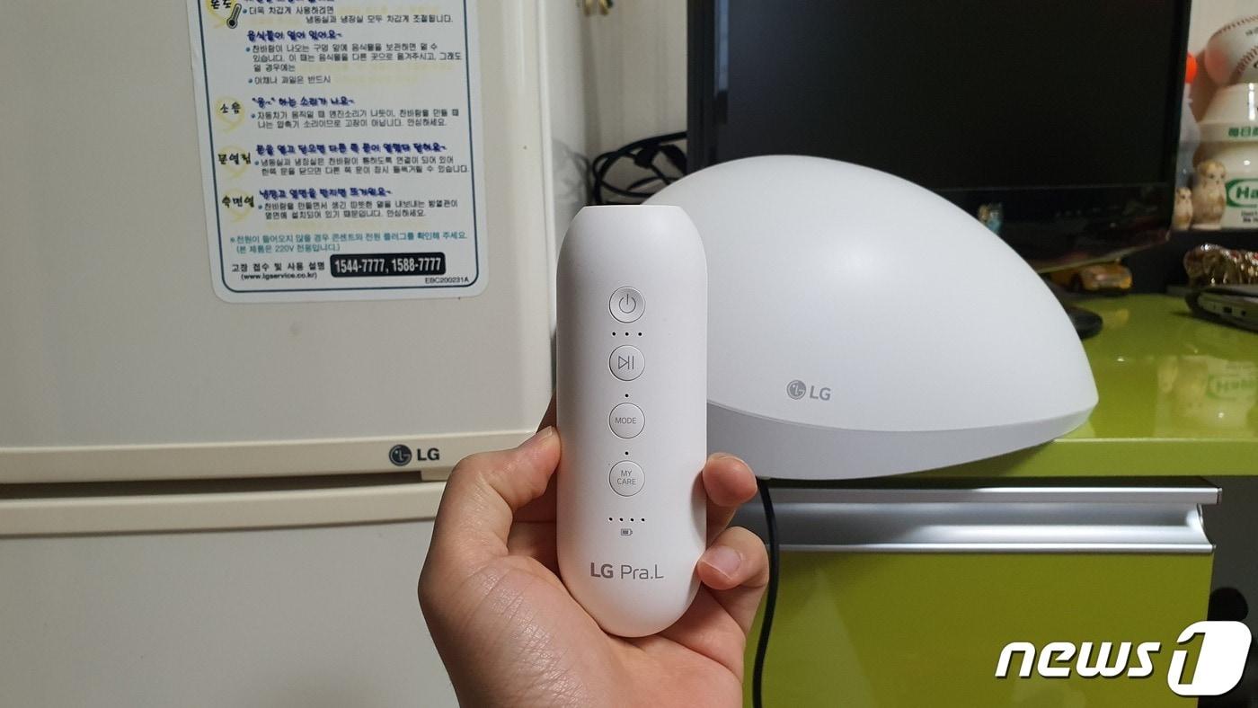 LG 프라엘 메디헤어와 컨트롤러. ⓒ News1 정상훈 기자